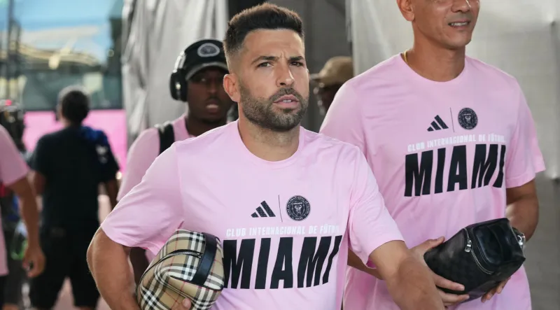 Alba busca ganar su último título | AP