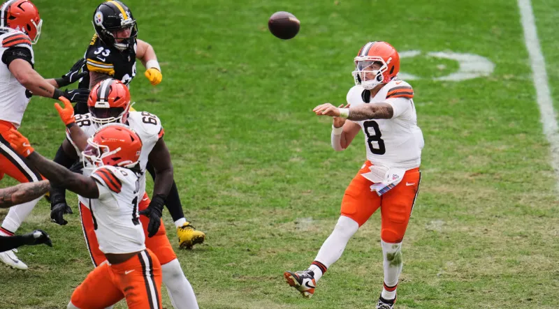 Dillon Gabriel tuvo su segundo arranque como QB titular | AP