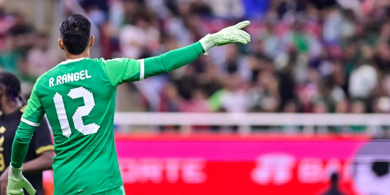 'Tala' Rangel sufre grito homofobico de su propia afición | IMAGO7