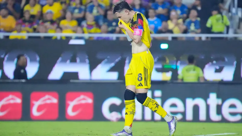 Fidalgo salió del partido por lesión | IMAGO7