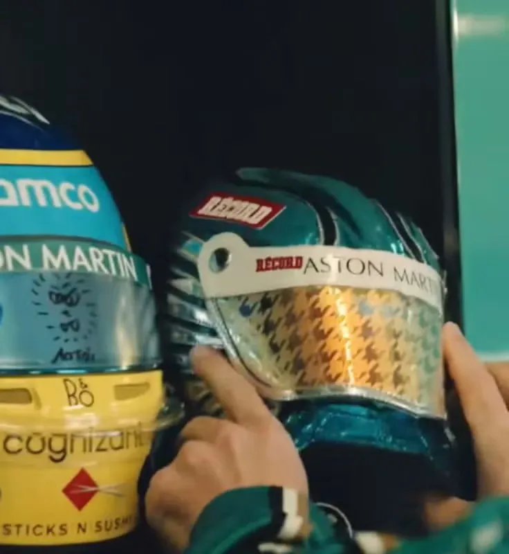 RÉCORD le hizo un regalo especial a Fernando Alonso