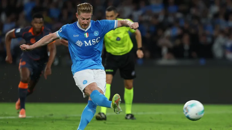 De Bruyne anota de penal | AP