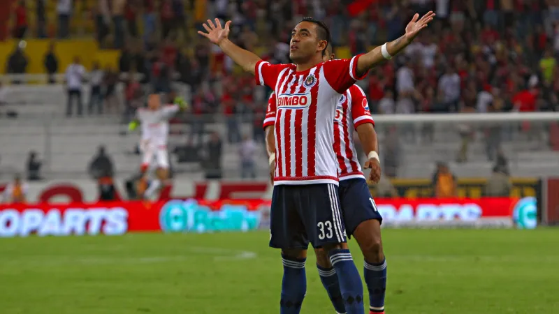 Marco Fabián también marcó tres goles al Atlas | IMAGO7