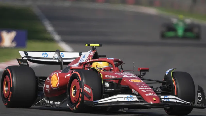 Lewis Hamilton fue sancionado por la FIA | AP