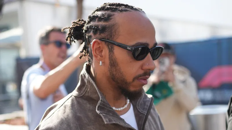 Hamilton se molesta por el castigo | AP