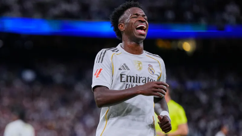 Vinicius Jr. sale de cambio en El Clásico | AP