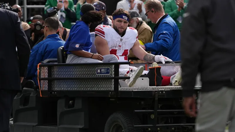 Cam Skattebo también fue operado tras su fractura | AP