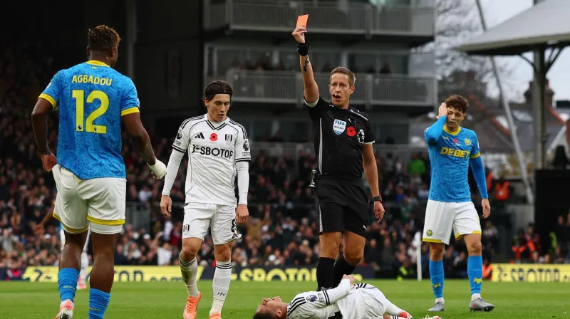 Wolves jugó con 10 desde el principio del partido | Premier League