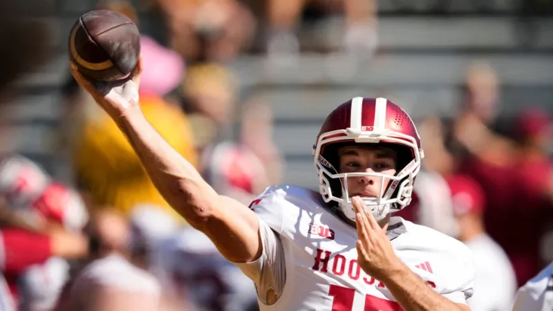 Mendoza dará el salto a la NFL en 2026 | AP