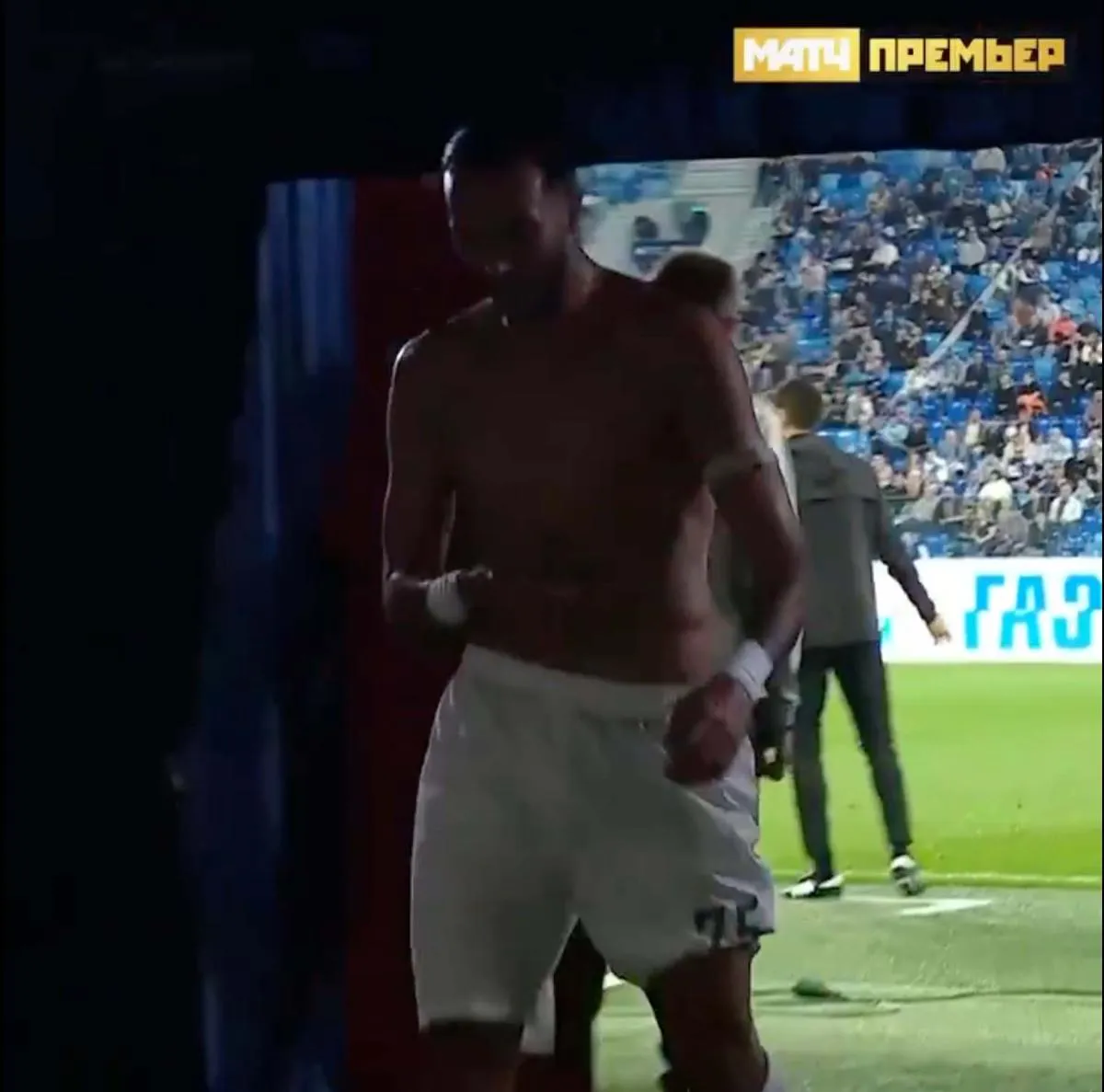 EL jugador de Túnez saliendo del campo después de haber sido expulsado | FOTO TOMADA DEL VIDEO