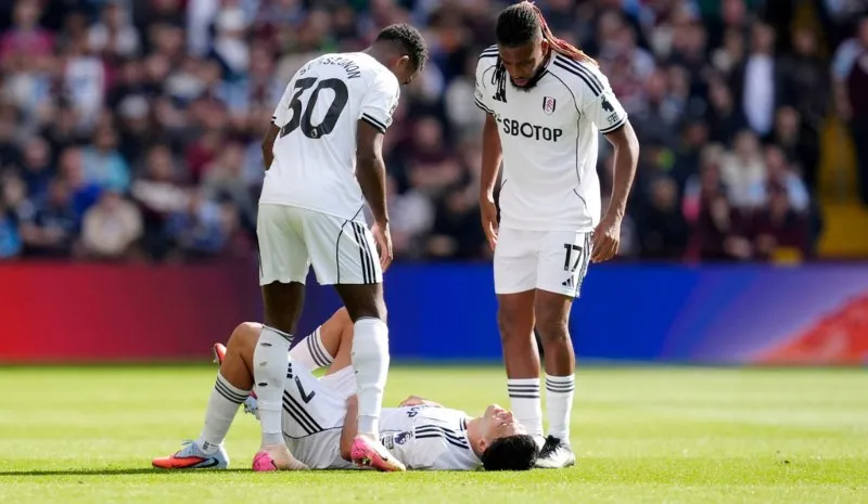 Jiménez tirado en el campo por lesión