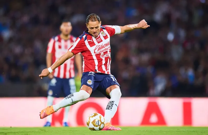 Chicharito falla penal con Chivas | MEXSPORT
