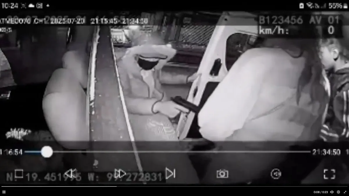 Un sujeto aprovechó un momento para subirse a robar / Redes Sociales