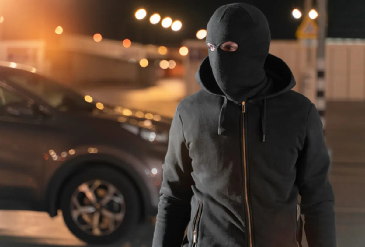 Los delincuentes te hacen creer que recuperaron tu vehículo para estafarte / FREEPIK