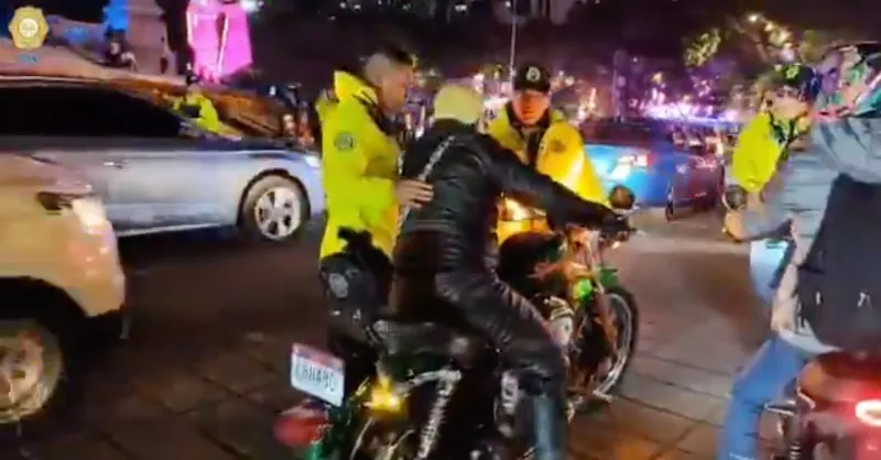 La policía capitalina estuvo pidiendo los papeles de las motos / Redes Sociales
