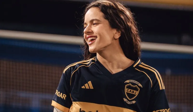 Rosalía porta colores de Boca