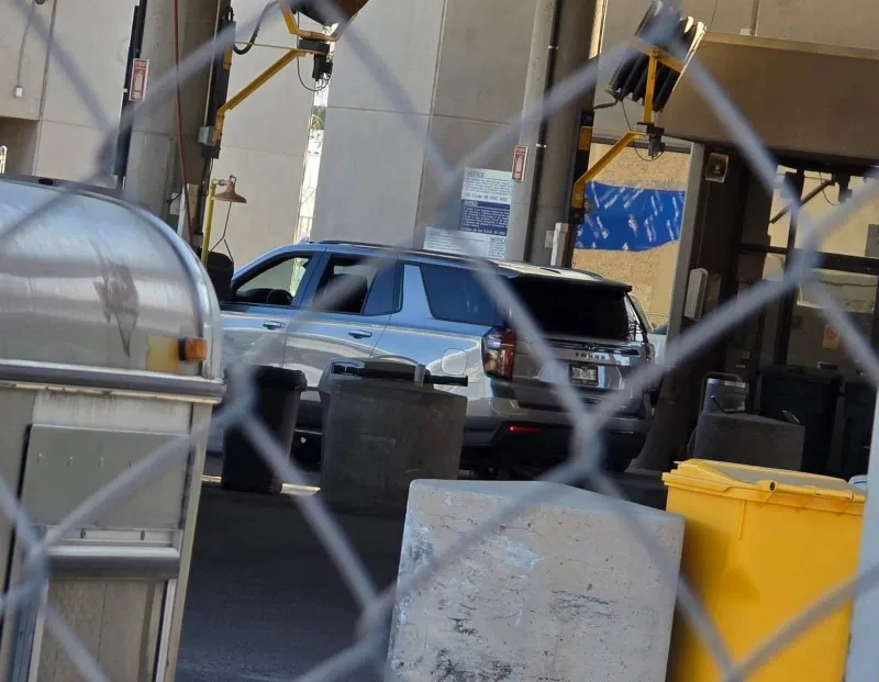 El alcalde viajaba en su camioneta cuando fue detenido en la frontera / Redes Sociales