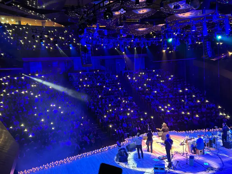 A donde quiera que se paran, llenan los espacios para disfrutar su música / FB: @lasantaceciliamusic