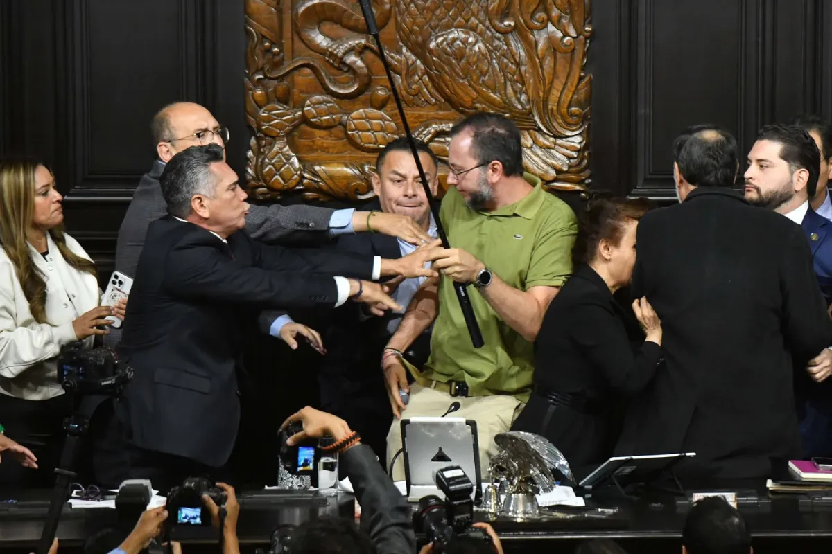 Emiliano González fue empujado por Alejandro Moreno / Redes Sociales