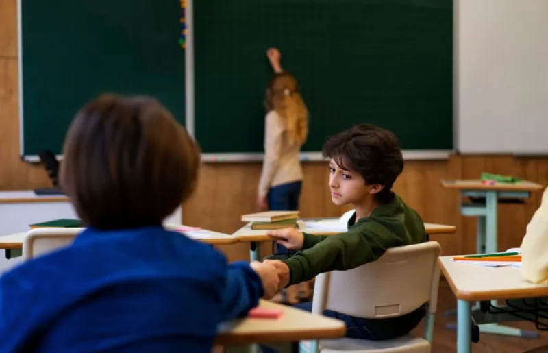 Los maestros deben de fomentar espacios seguros / FREEPIK