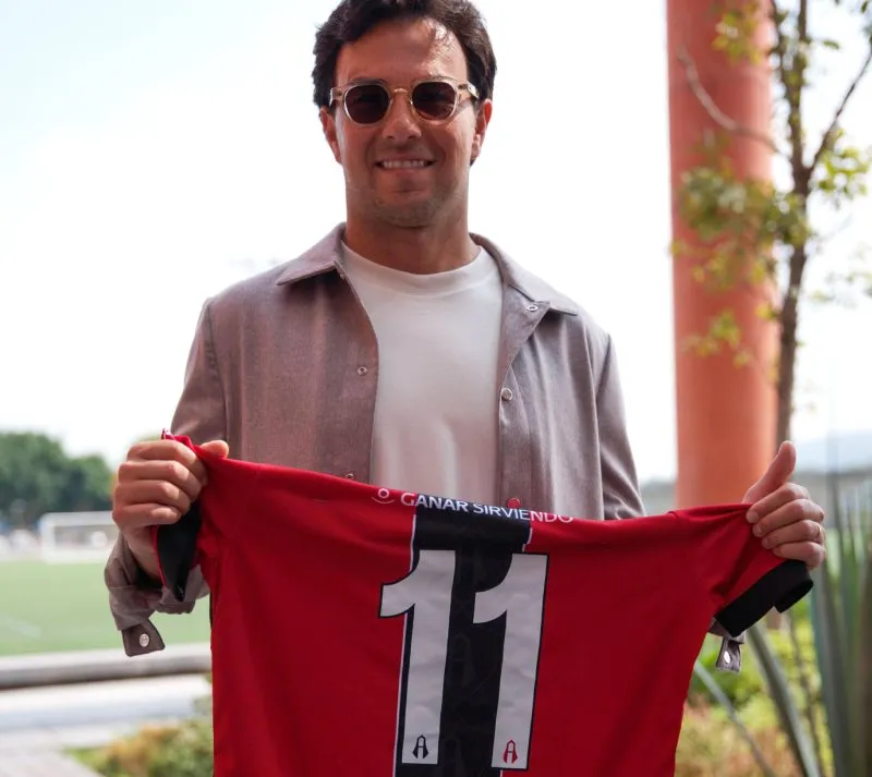 Pérez con playera del Atlas