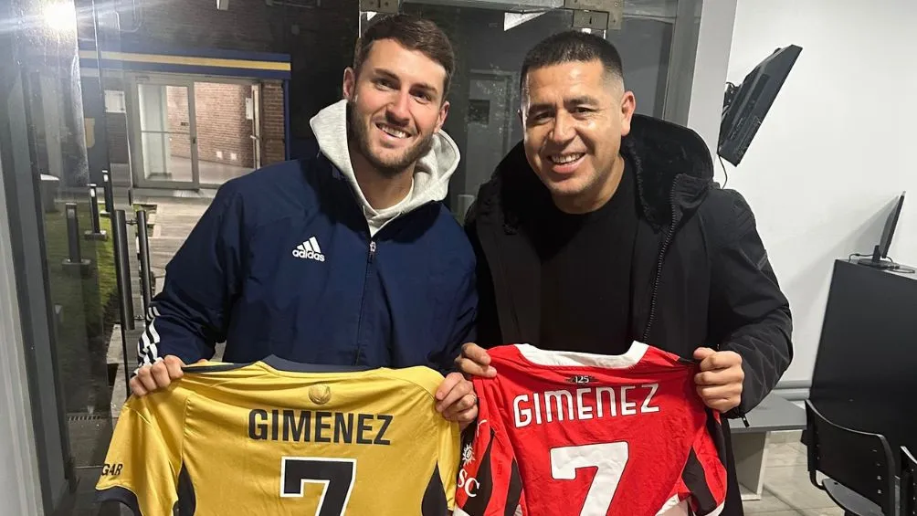 Santi Giménez junto a Riquelme | @Santgimenez_