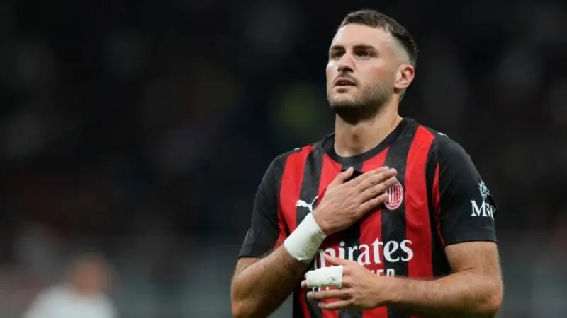 Santiago Giménez con el Milan | AP