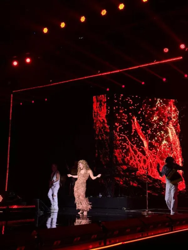 Shakira tocó para 300 invitados exclusivos de Televisa / X: @TUPrensa