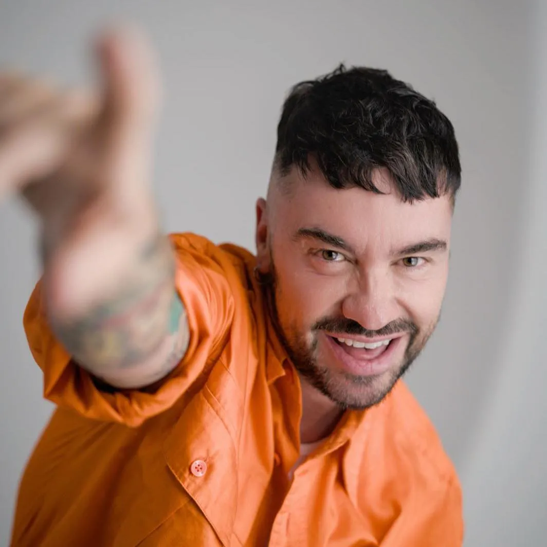 Su carisma, más su personalidad sin filtros lo ha hecho que conecte con la gente / FB: @shikynodigamosmas