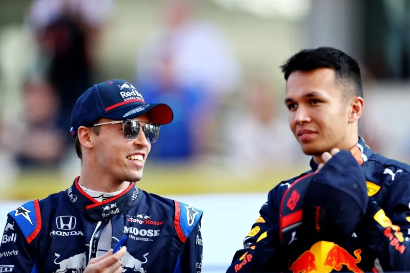 Kvyat con Alex Albon en su etapa en Red Bull