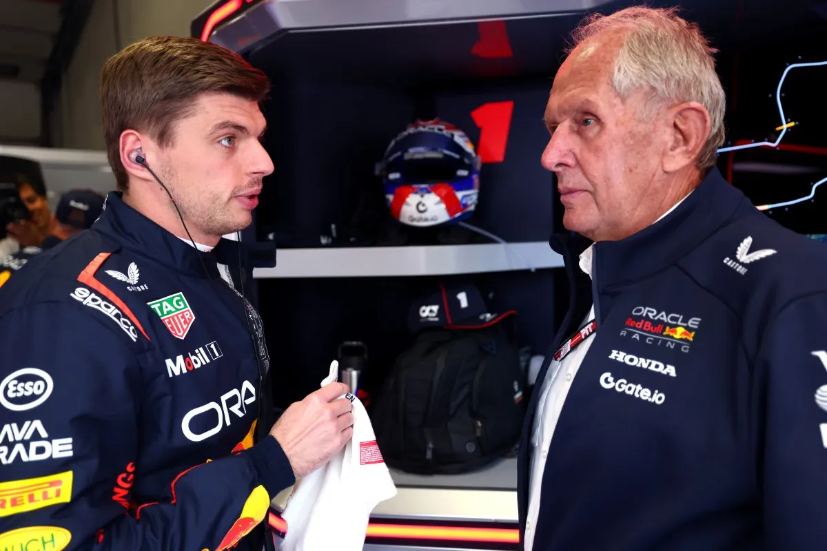 Marko y Verstappen en el garage de Red Bull