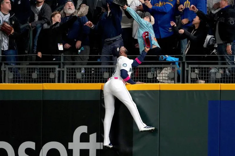 Los Blue Jays se llevaron el tercero y obligan a un quinto en la serie | AP