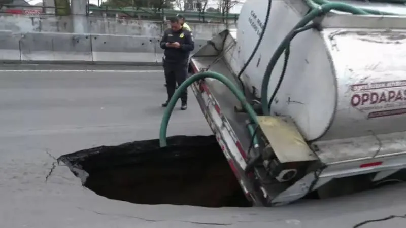 Socavones han generado daños en vialidades y servicios urbanos. / RS