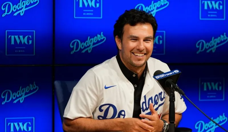 Checo Pérez en conferencia
