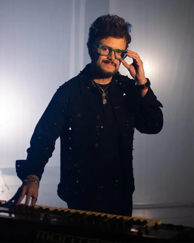 Calificaron de poco sensible al músico por su comentario al integrante de Molotov / FB: @syntekoficial