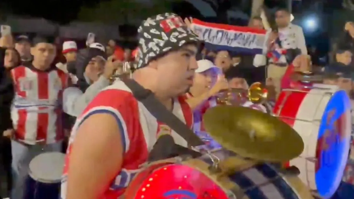La afición en la serenata previa al Clásico | CAPTURA