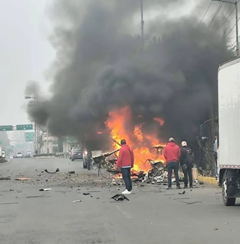 El taxi transportaba pirotecnia de manera ilegal / Redes Sociales