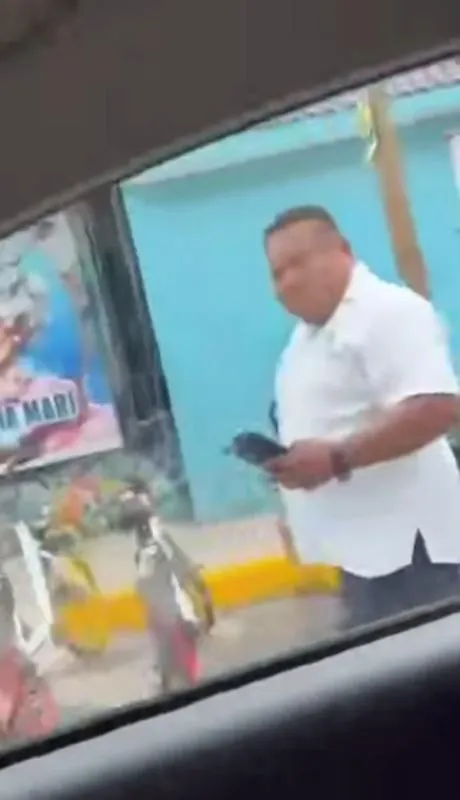 El turista extranjero enfrentó al taxista que se puso altanero / Redes Sociales