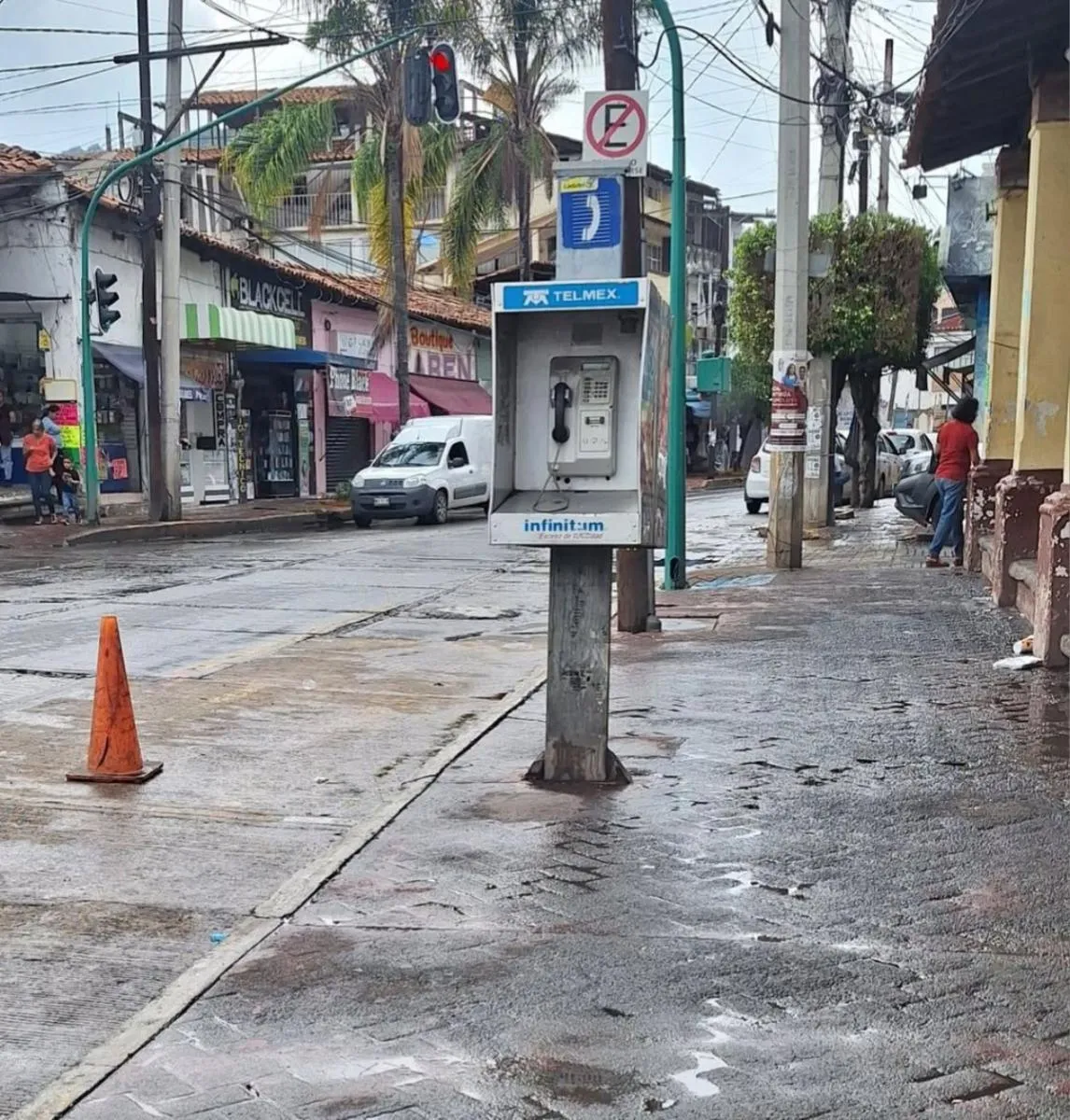 Las cabinas telefónicas son para hacer llamadas gratis / Redes Sociales