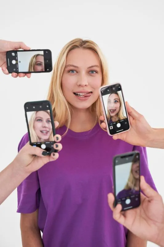 China está combatiendo la desinformación en las redes sociales / FREEPIK