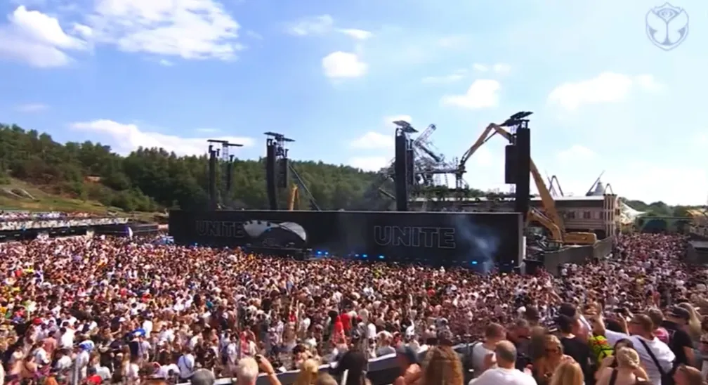 Se puso un escenario improvisado para no cancelar / Redes Sociales