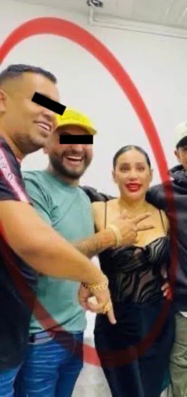 Sandra Cuevas aparece con los que supuestamente fueron sus novios y ahora están detenidos / Redes Sociales