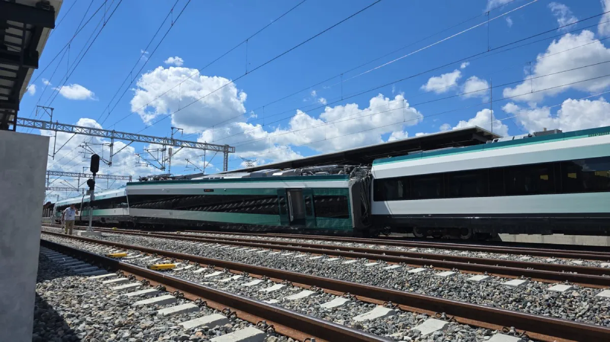 El vagón de descarriló de las vías afectando a todo el convoy / Redes Sociales