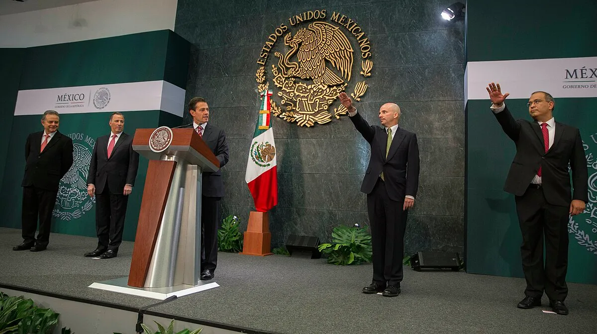 Enrique Peña Nieto lo nombró director de Pemex / Redes Sociales