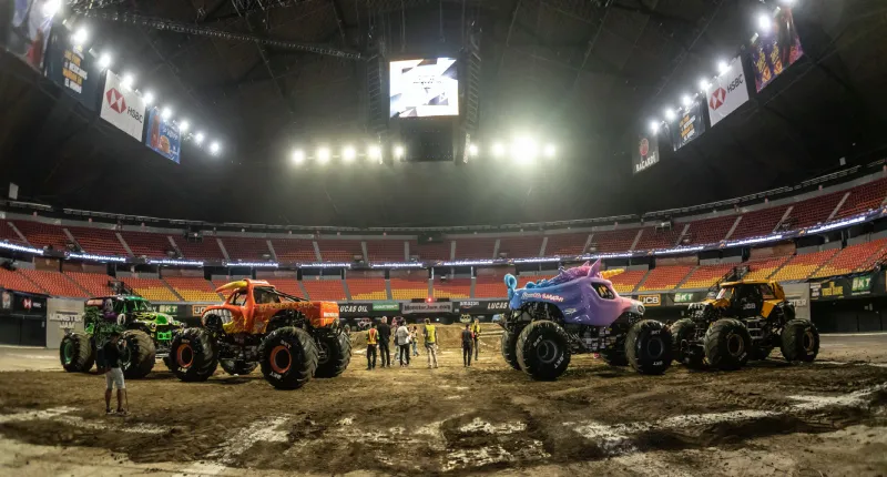 Son 8 las camionetas que se enfrentarán con sus potentes motores / Cortesía OCESA