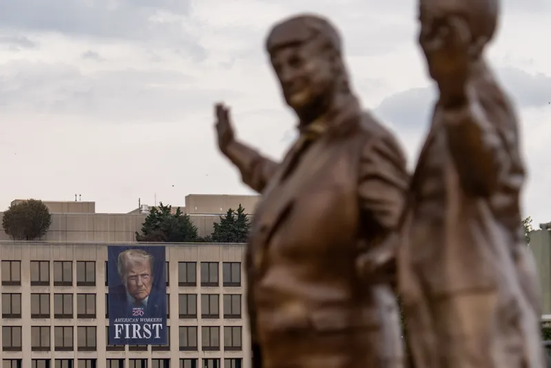 La escultura fue colocada frente el Capitolio en Washington / AP