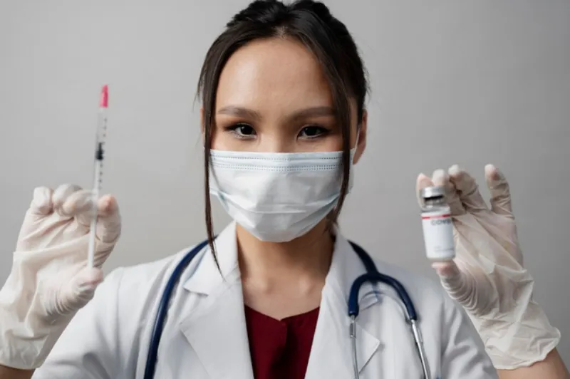 El Mega Centro de Vacunación UNAM 2025 abre desde el lunes / FREEPIK