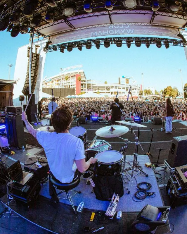 La nostalgia del punk y rock estará presente / FB: @vanswarpedtourmex