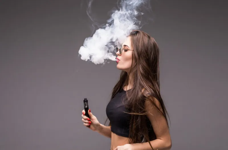 Las personas que usen los vapeadores no serán sancionadas / FREEPIK