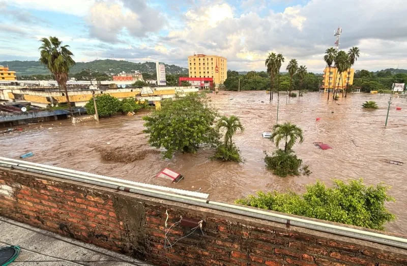 Mercados, casas y hoteles están bajo el agua / Redes Sociales